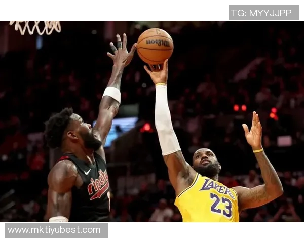 艾顿称赞詹姆斯传球能力只需出现在正确位置即可接到精准助攻